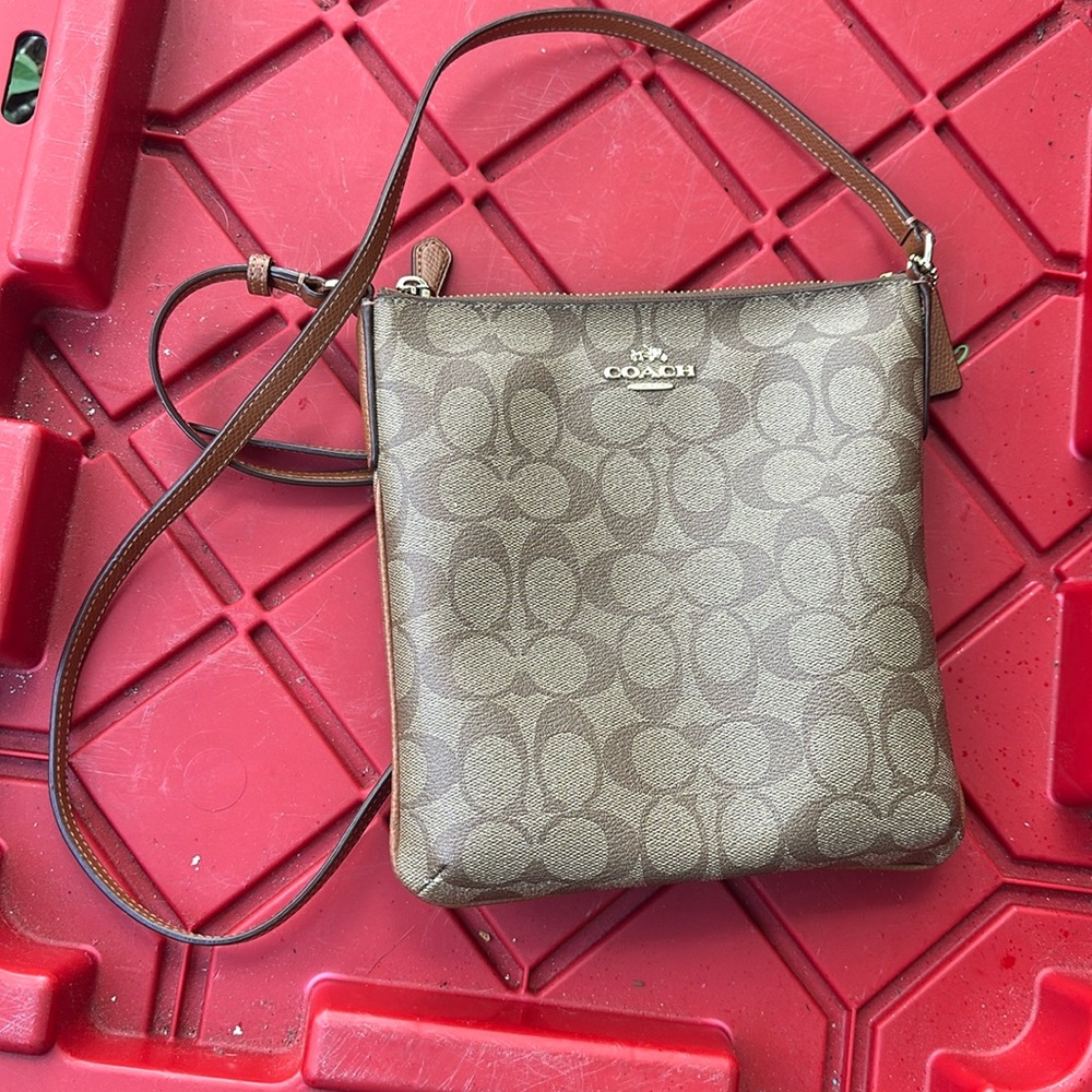 Coach Swingpack Signature Brown Tan Crossbody Bag